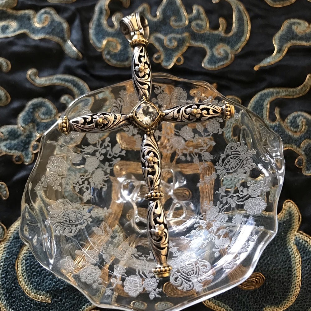 KONSTANTINO LARGE CROSS ENHANCER